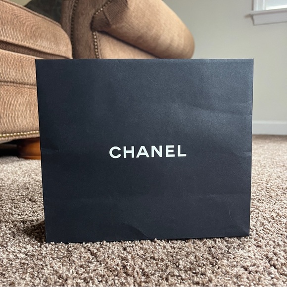 Chanel Small Shopping Bag - Picture 4 of 8